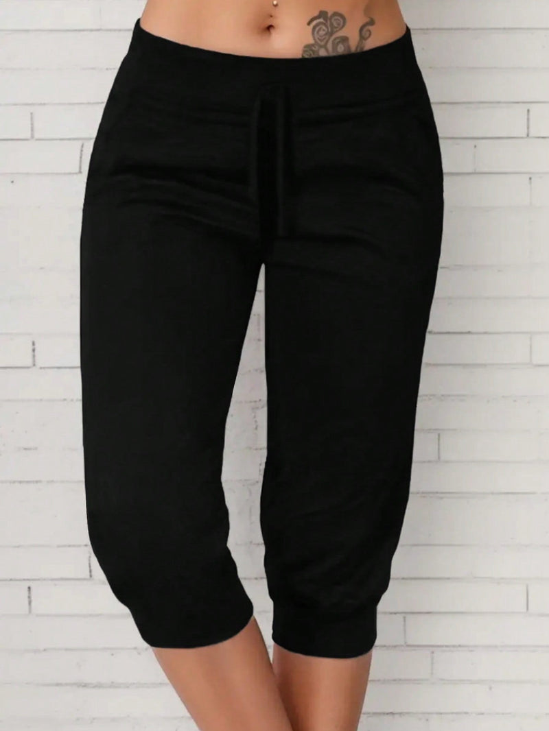 Calça Capri Feminina com Cordão na Cintura - Alessia. Plus Size