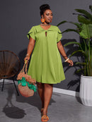 Vestido feminino com detalhe de nó torcido Jessica. Plus Size