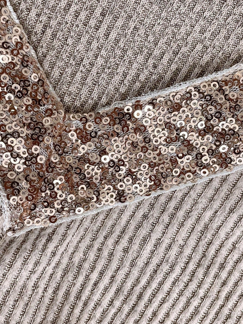 Conjunto Feminino com Decote em V e Detalhes em Barras e Calça Slim Fit - Melissa. Plus Size