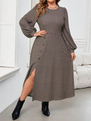 Vestido Feminino Bainha Dividida e Estampa Xadrez - Mirele. Plus Size