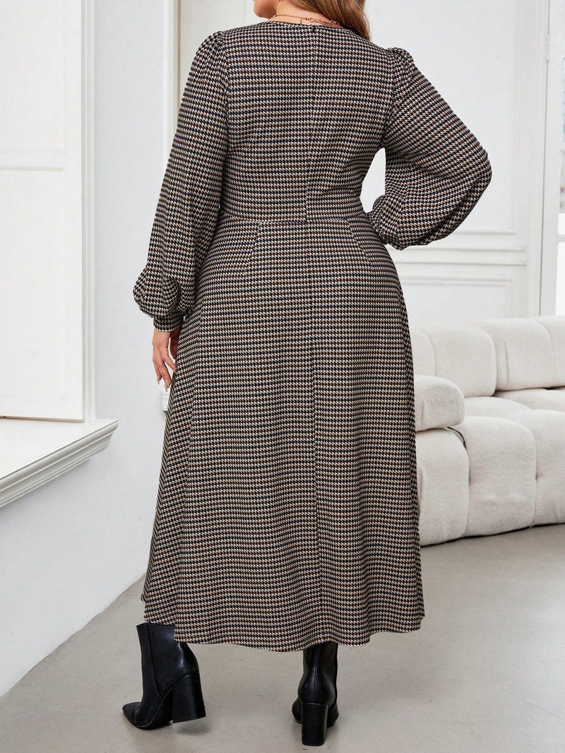 Vestido Feminino Bainha Dividida e Estampa Xadrez - Mirele. Plus Size