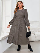 Vestido Feminino Bainha Dividida e Estampa Xadrez - Mirele. Plus Size