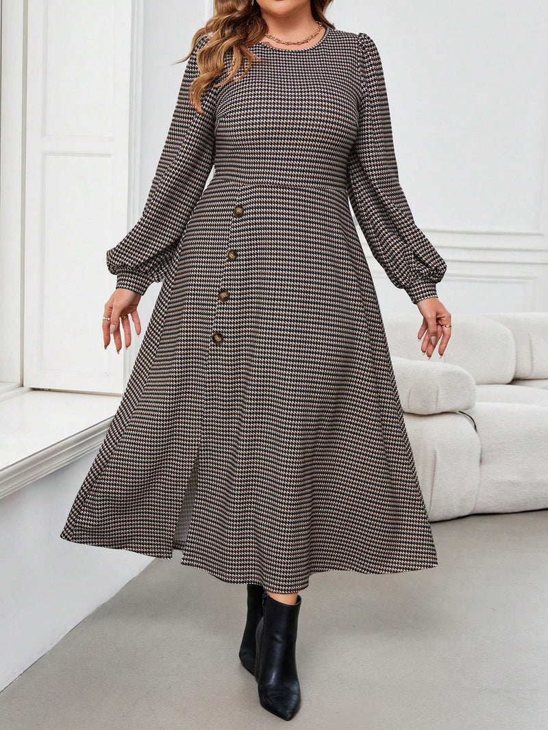 Vestido Feminino Bainha Dividida e Estampa Xadrez - Mirele. Plus Size