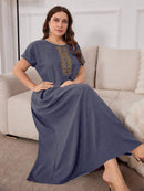 Túnica feminina com Bordado de manga curta - Rania. Plus Size