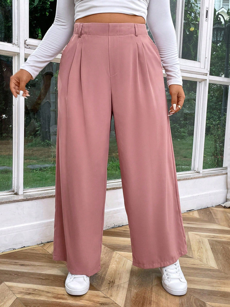 Calça feminina de cintura alta com pregas Iris. Plus Size