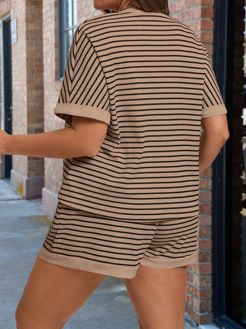 Conjunto Feminino de manga curta com gola redonda - Yana. Plus Size