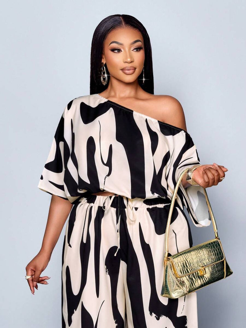 Conjunto Feminino com Decote Assimétrico e Estampa Completa - Monique. Plus Size