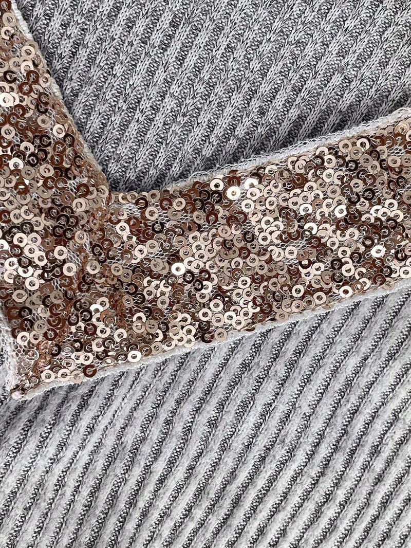 Conjunto Feminino com Decote em V e Detalhes em Barras e Calça Slim Fit - Melissa. Plus Size