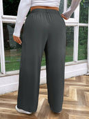 Calça feminina de cintura alta com pregas Iris. Plus Size