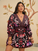 Vestido Feminino Curto Manga Longa Decote em V Cíntia. Plus Size