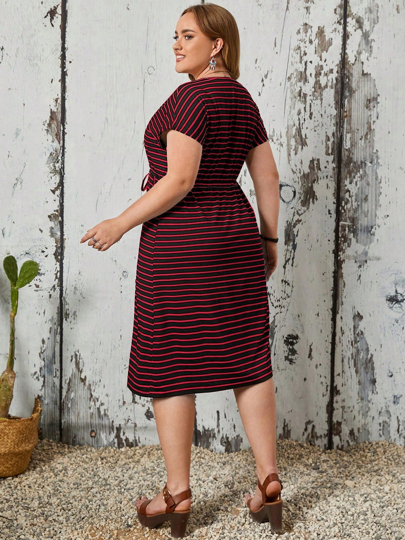Vestido Feminino Listrado com Cintura Ajustável - Larissa. Plus Size