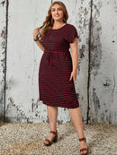 Vestido Feminino Listrado com Cintura Ajustável - Larissa. Plus Size