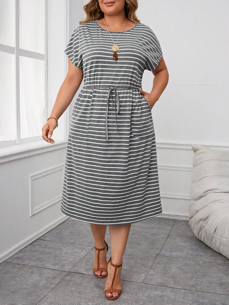 Vestido Feminino Listrado com Cintura Ajustável - Larissa. Plus Size