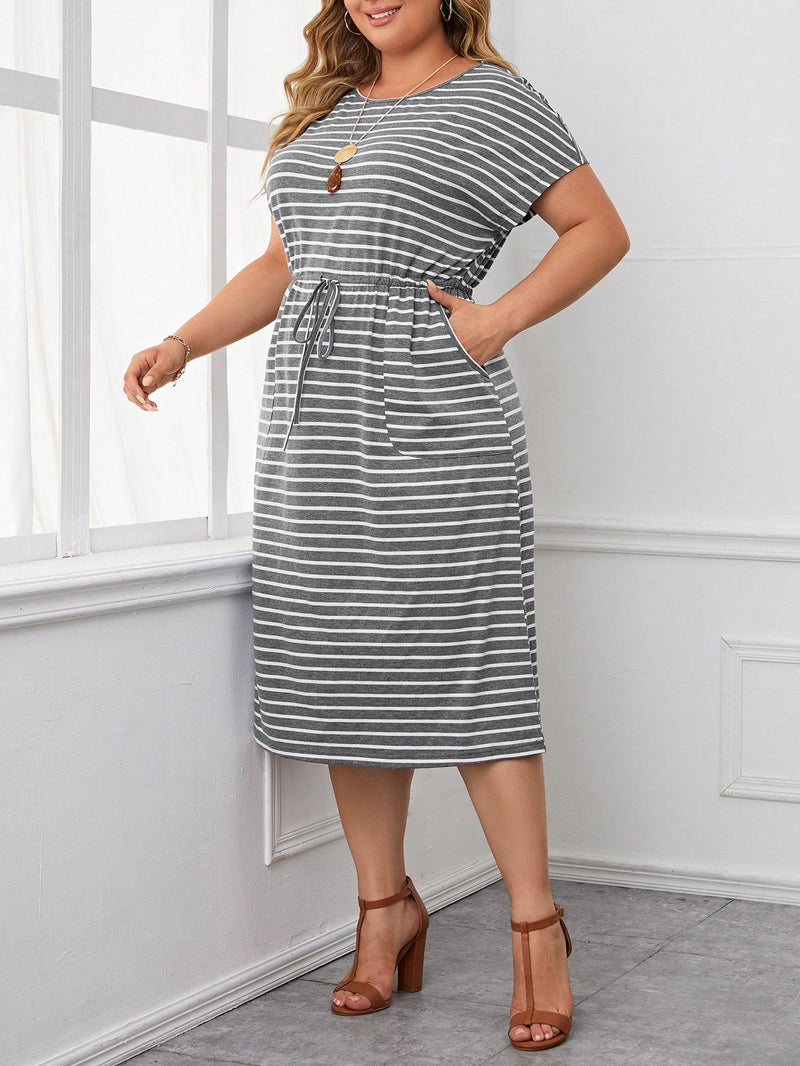 Vestido Feminino Listrado com Cintura Ajustável - Larissa. Plus Size