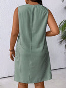 Vestido Feminino Reto sem Mangas - Naya. Plus Size