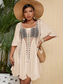 Vestido de Cobertura Feminino com Inserções em Crochê e Mangas Fluidas - Beatriz. Plus Size