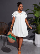 Vestido feminino com detalhe de nó torcido Jessica. Plus Size