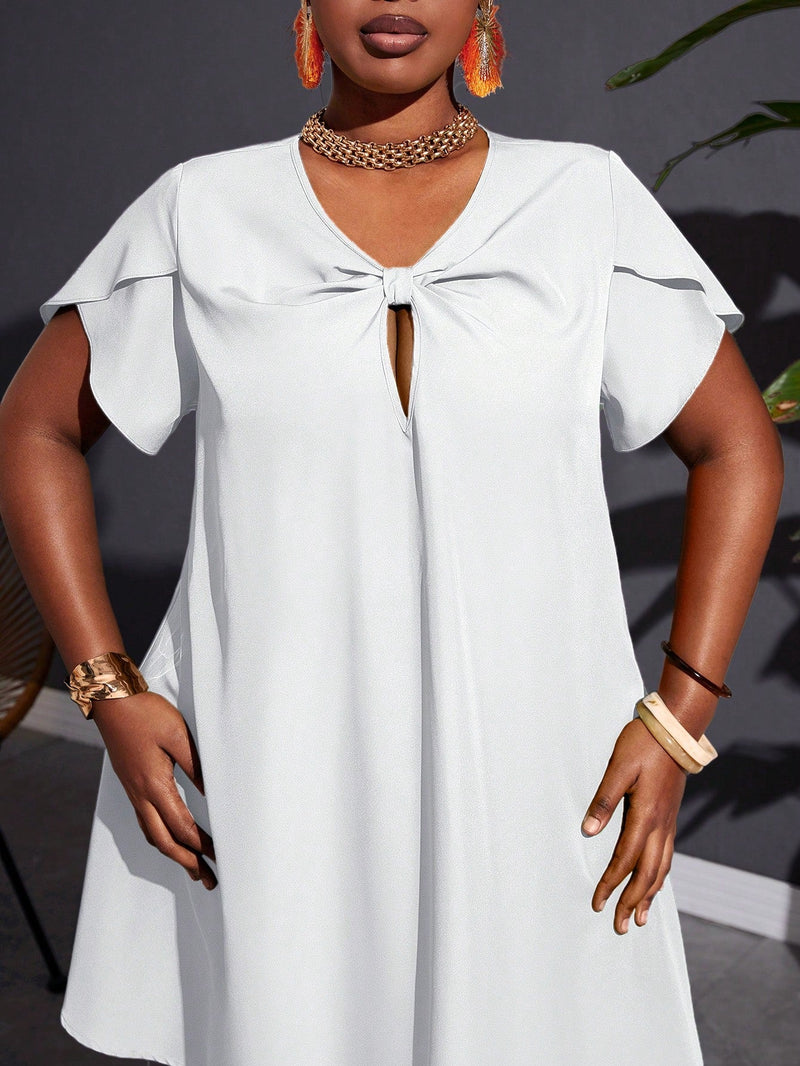 Vestido feminino com detalhe de nó torcido Jessica. Plus Size