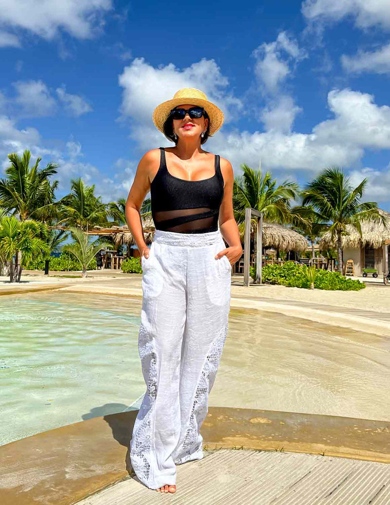 Calça Fluida Cós Renda com Elástico e Detalhes Barra Bordado Inglês