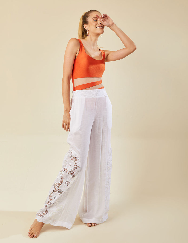 Calça Fluida Cós Renda com Elástico e Detalhes Barra Bordado Inglês