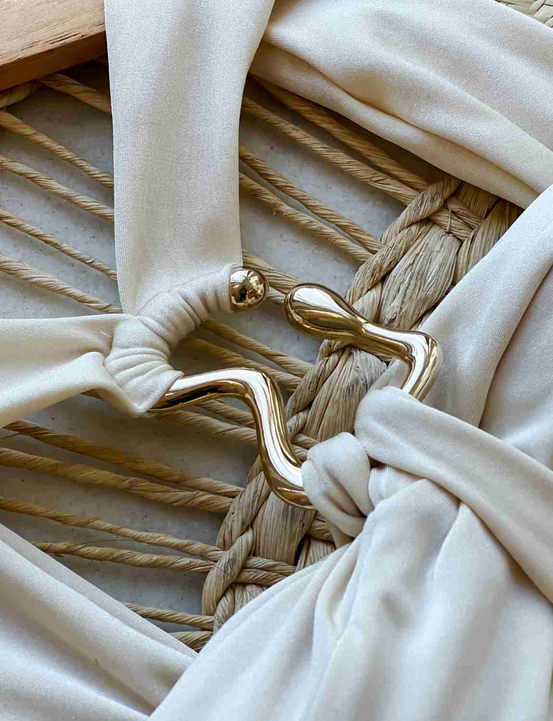 Biquíni Assimétrico Detalhe Fivela Off